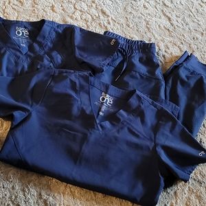 Barco one scrubs bundle 2 xxs tops and xsp joggers